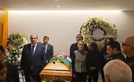 Sheinbaum hace guardia de honor en funeral de Cuauhtémoc Cárdenas; deja legado de "honestidad y democracia", afirma