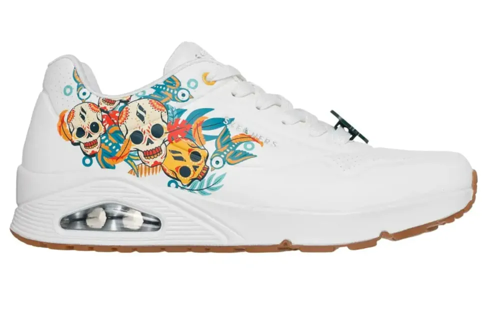 Skechers lleva el espíritu del Día de Muertos a la moda con una línea que incluye calzado, playeras y accesorios. Foto: Skechers