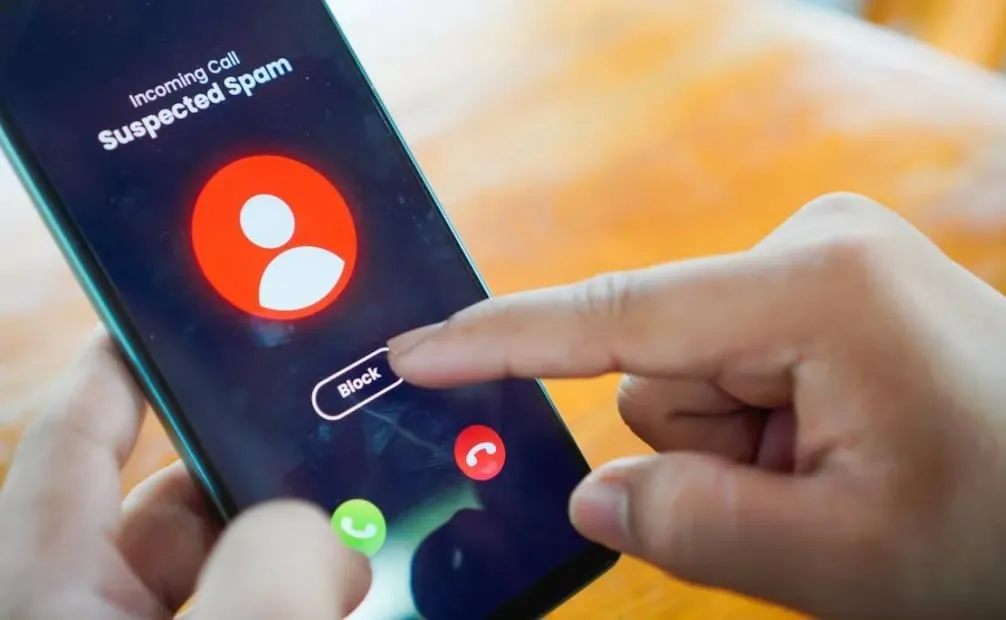 Bloquear números sospechosos y activar los filtros del celular puede ayudar a reducir las llamadas no deseadas. Foto: Freepik