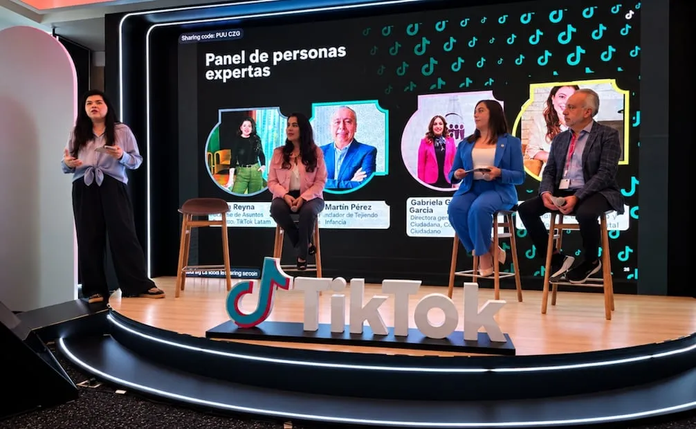 Los especialistas invitados destacaron que las herramientas tecnológicas deben complementarse con el acompañamiento familiar. Foto: Israel Rivera