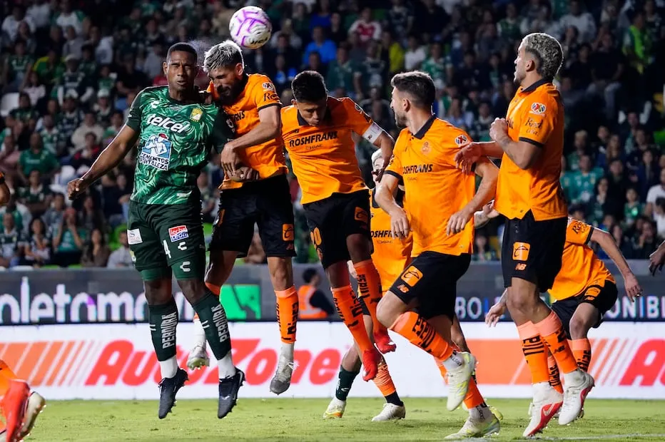 León y Toluca en partido, durante la fase regular del torneo Apertura 2026 - Foto: Imago7