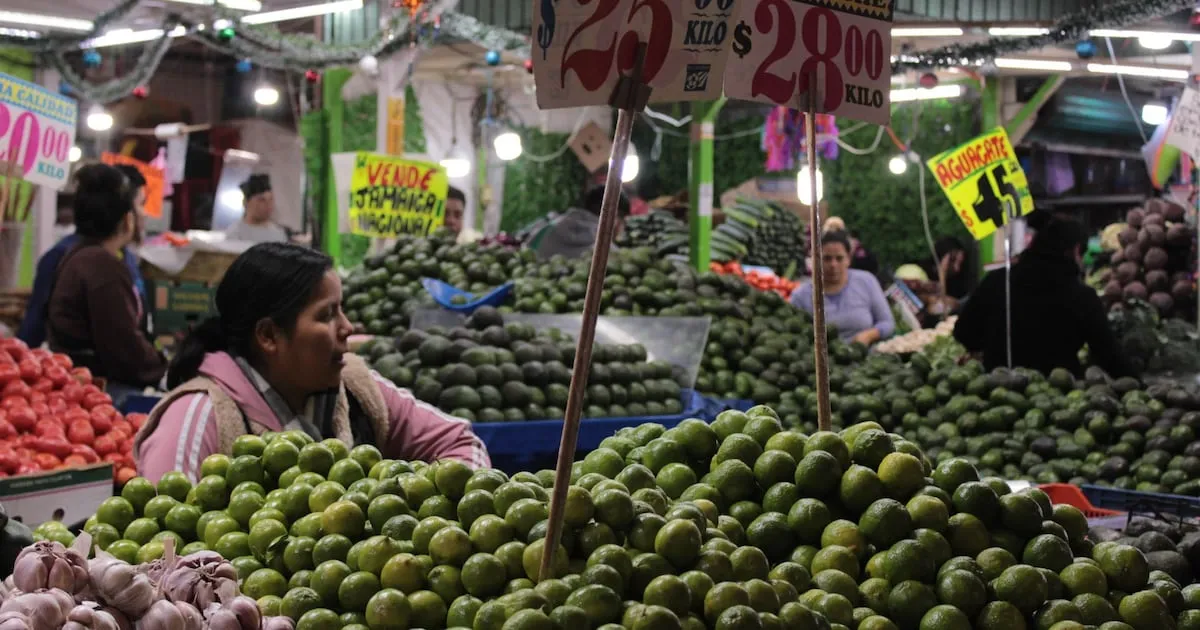 ‘Tomate se dispara’: Inflación en México repunta a 3.62% en octubre, ¿qué alimentos subieron de precio?