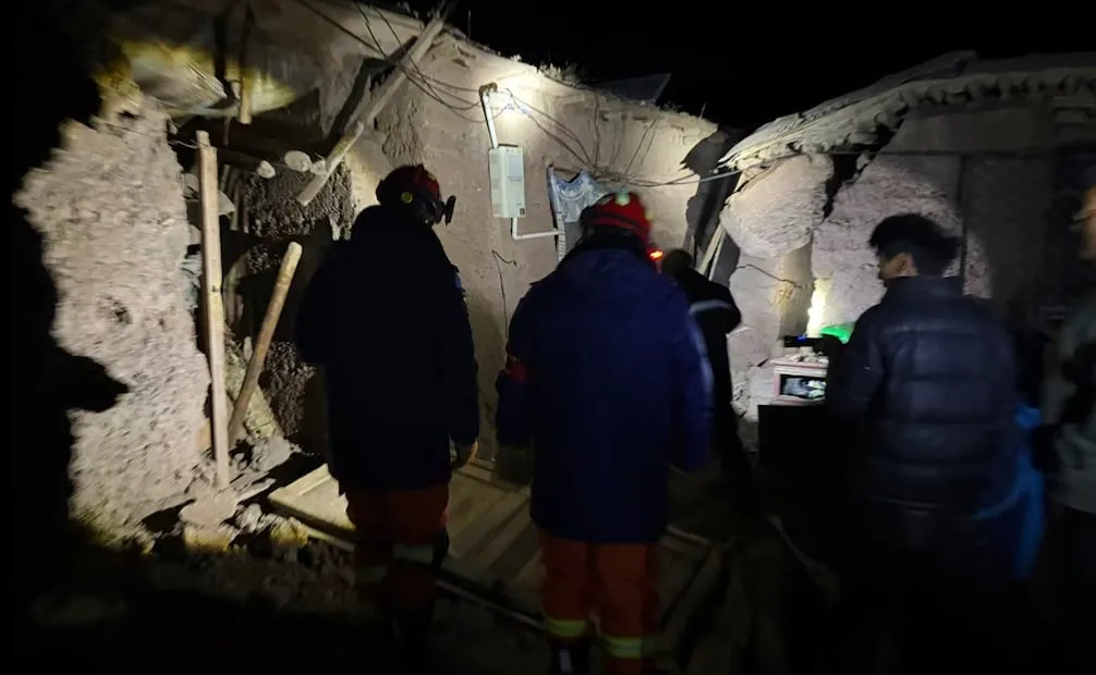 El terremoto de magnitud 7 en China dejó 16 muertos. Foto: AP